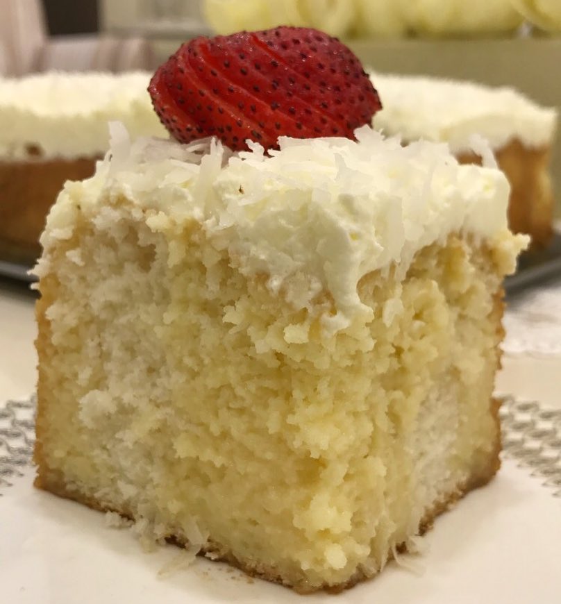 | كيكة الحليب  tres leches |
.
.
هذي الكيكه الهبّه الجديده هي بالأساس بدون نكهات