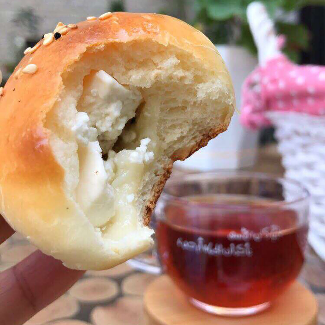 | عجينة بالقشطة الطازجة | .
.
طريّه طرآوه ولذيذه ع الآخر جربوها واحكمو
1- نحط ا