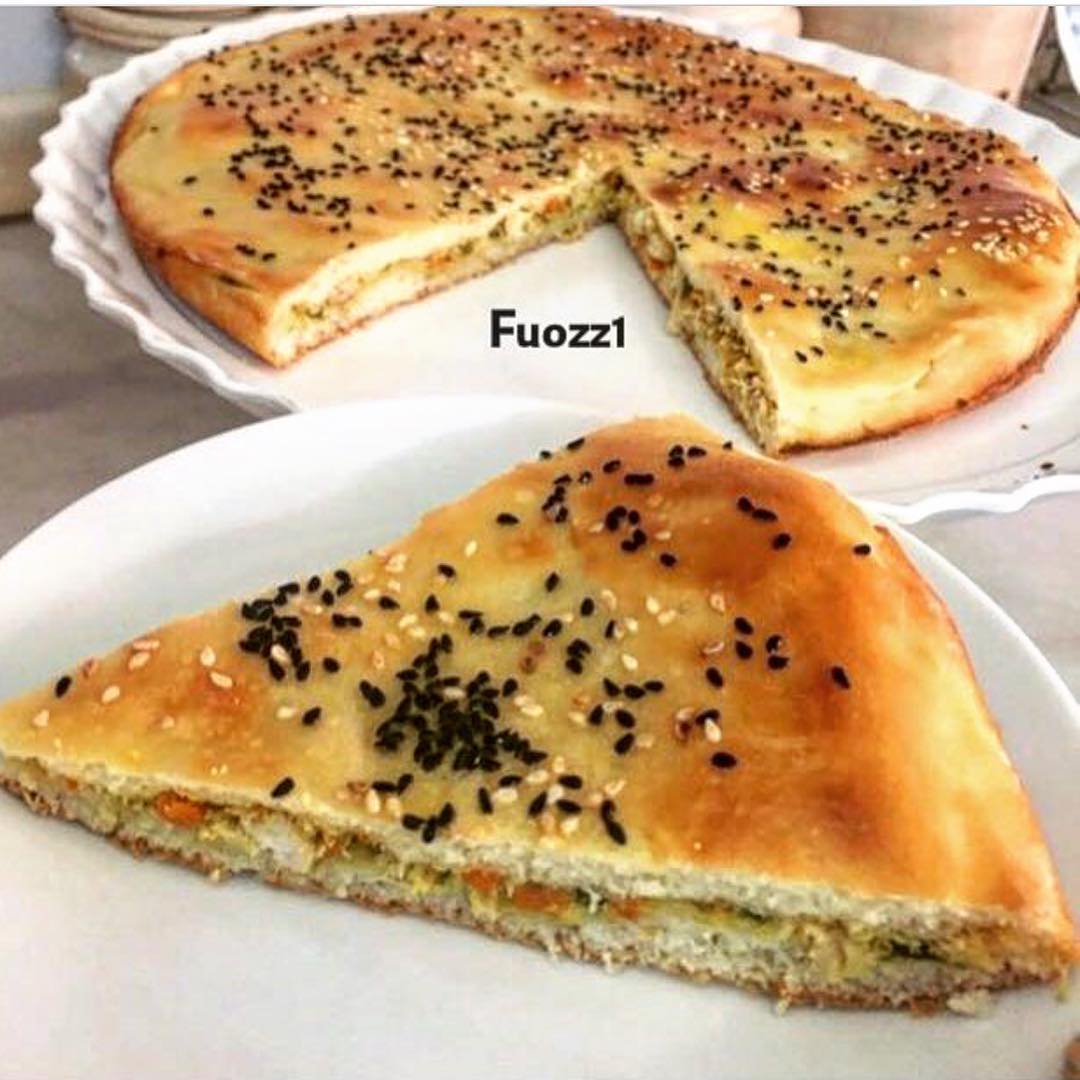 فطيرة الدجاج
.
.
...روووعه ولذيذه وسهله جداااا خصوصا خصوصا للي ماتحب شغل المعجنا