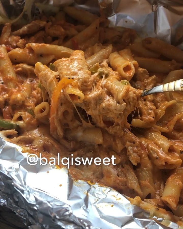 مكرونة القصدير بالدجاج بطريقتي اللذييييييييذه
مقادير(١)
ثلاث ارباع كيس مكرونه ب