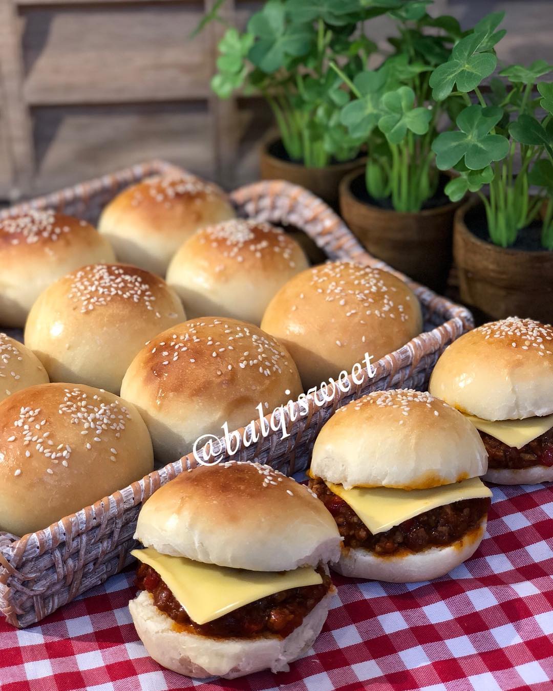 ساندويشات sloppy joes سلوبي جوز بخبز منزلي لذيذالمقادير للحمه :
ربع كيلو لحم م