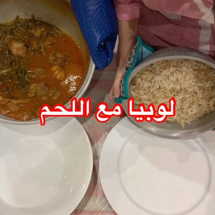 مساء الخير جميعا.
لوبيا خضرا مع اللحم .
الطبخه سهلة جدا ولذيذة
سلقت اللحم مع بص