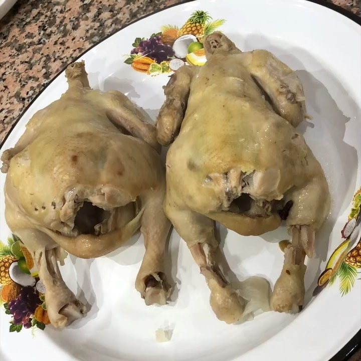 بشاميل بالدجاج والمشروم .
سلقت الدجاج بعدها سحبت الدجاج .
حمست بصله ثوم جزر مشرو