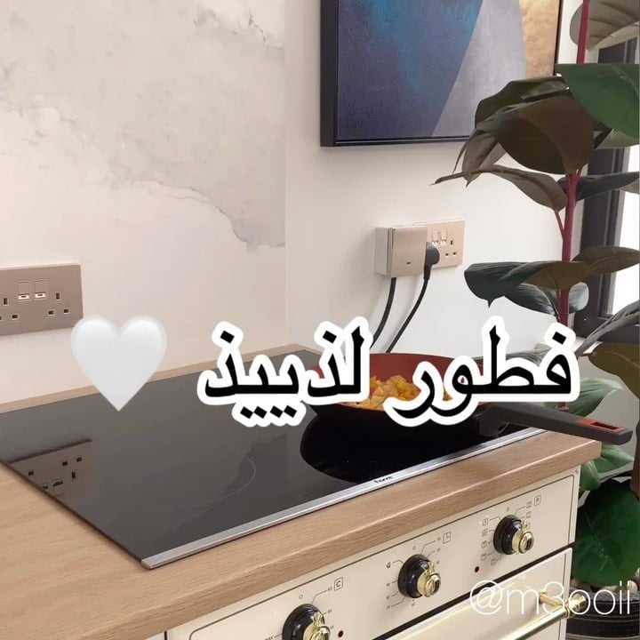 بيض وبطاطس
.
.
المقادير:
فلفل رومي/طماطم/بطاطس مكعبات مقلي بالقلاية الهوائية/٤ ب