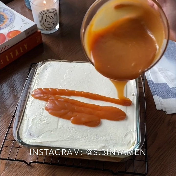 مساء الخير و كل وعام وانتو بخير
كيكه العيد اللذيذه كيكه الحليب و الكراميل (التر
