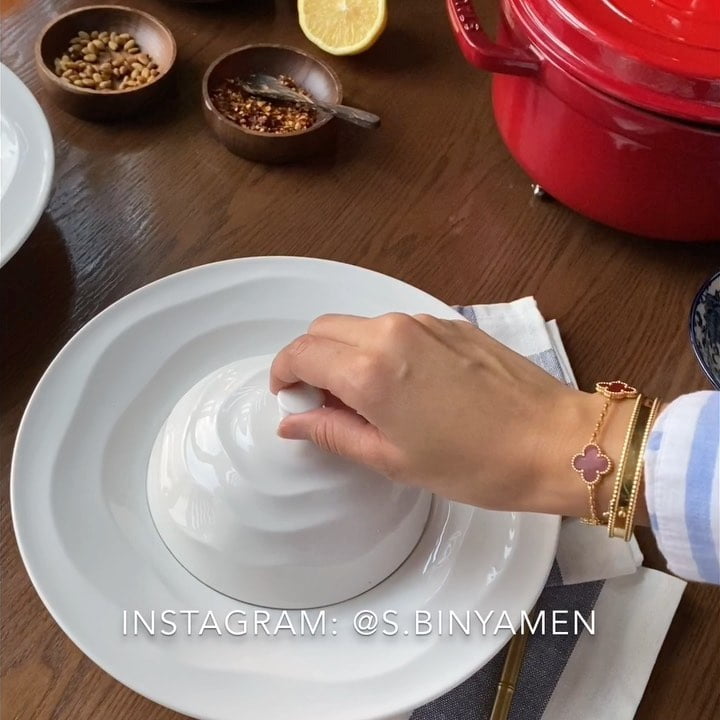 مساء الخير و السعاده .
آخر وصفه لهذا الشهر شوربه بروكلي مع الزهره لذيذه جدا جدا