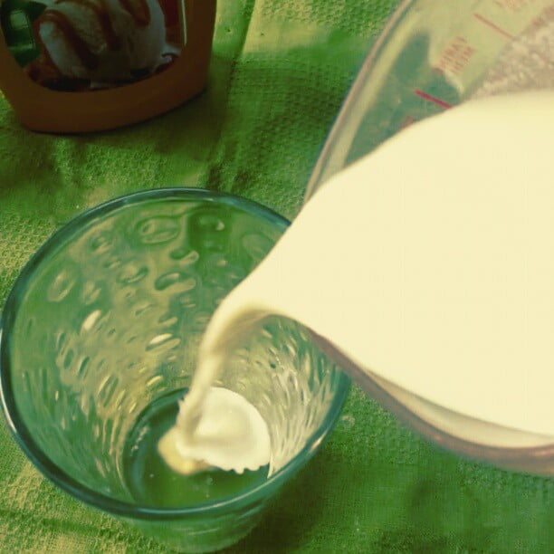 iced caramel macchiato
كارميل ماكياتو مثلجحليب بارد
قهوة مركزة (يفضل الاسبرس