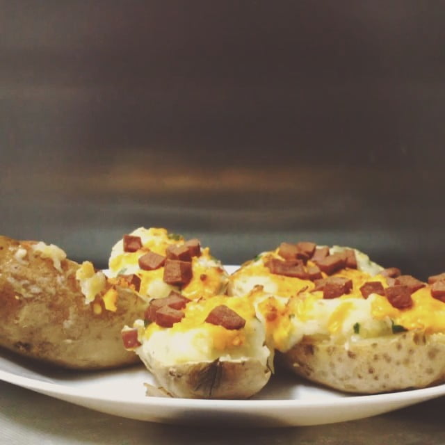 twice baked potatoesبطاطس مخبوزه مرتينالمكونات:بطاطس
نصف اصبع زبدة طريه
رب