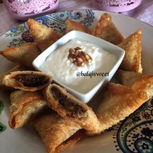 سمبوسة الباذنجان ودبس الرمان
