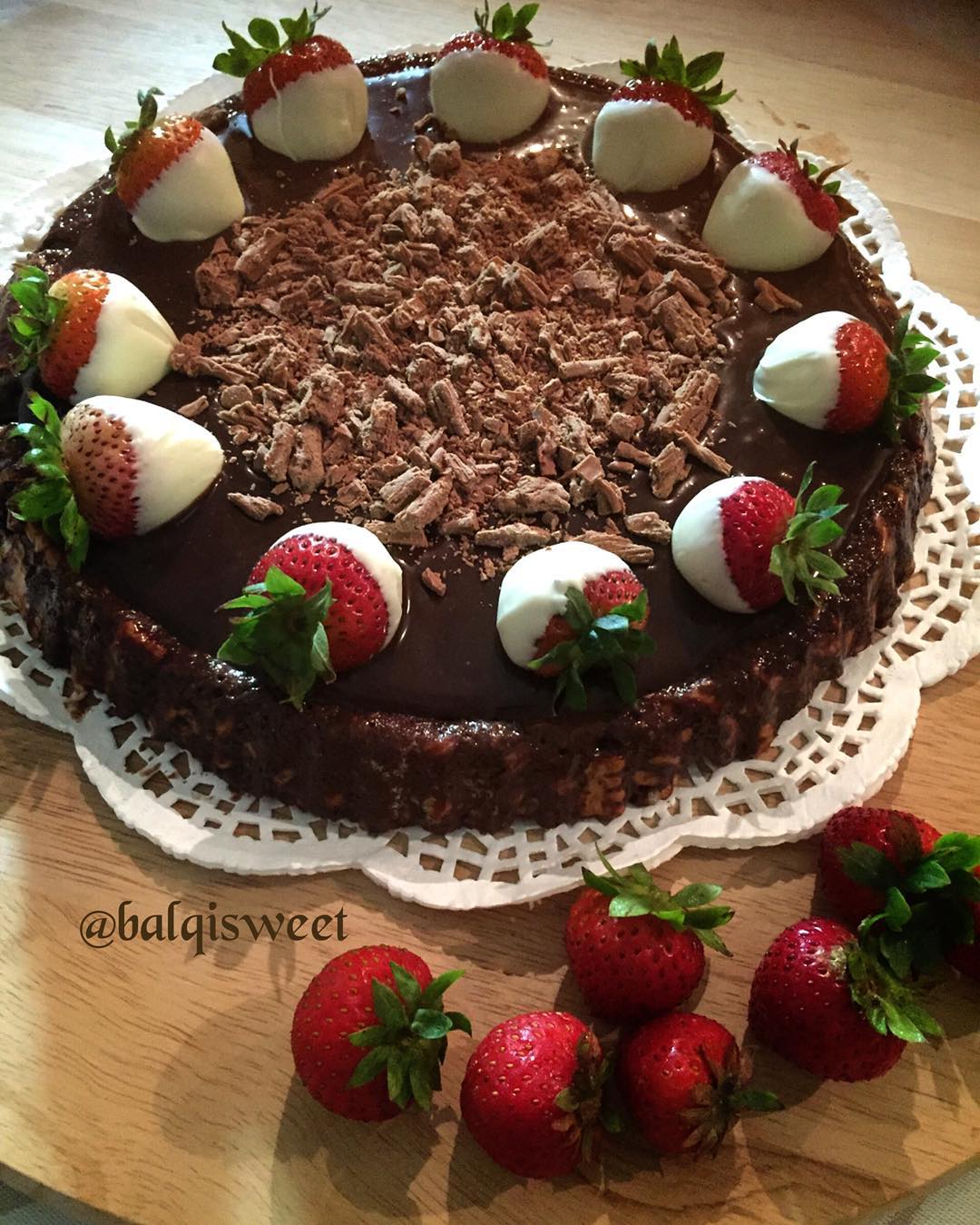 حلا تارت ست البنات :
٣ بكتات بسكوت شاي مكسره باليد
نص اصباع زبدة (٥٠غ)
علبه حل