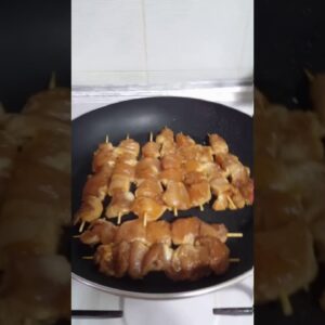 ساتيه بالدجاج بصوص الطحينيه