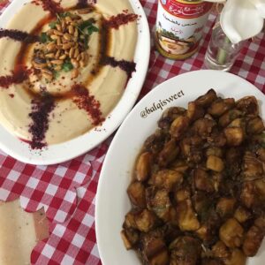 سلطة الباذنجان وحمص