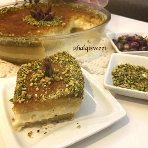 بسبوسة محشية بالقشطة