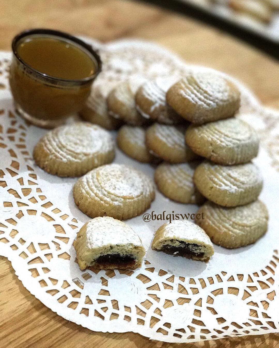كل عام وانتم بخير جبت لكم طريقة معمول العيد الكميه تعمل ٢٠ قطعه من حبات المعمول