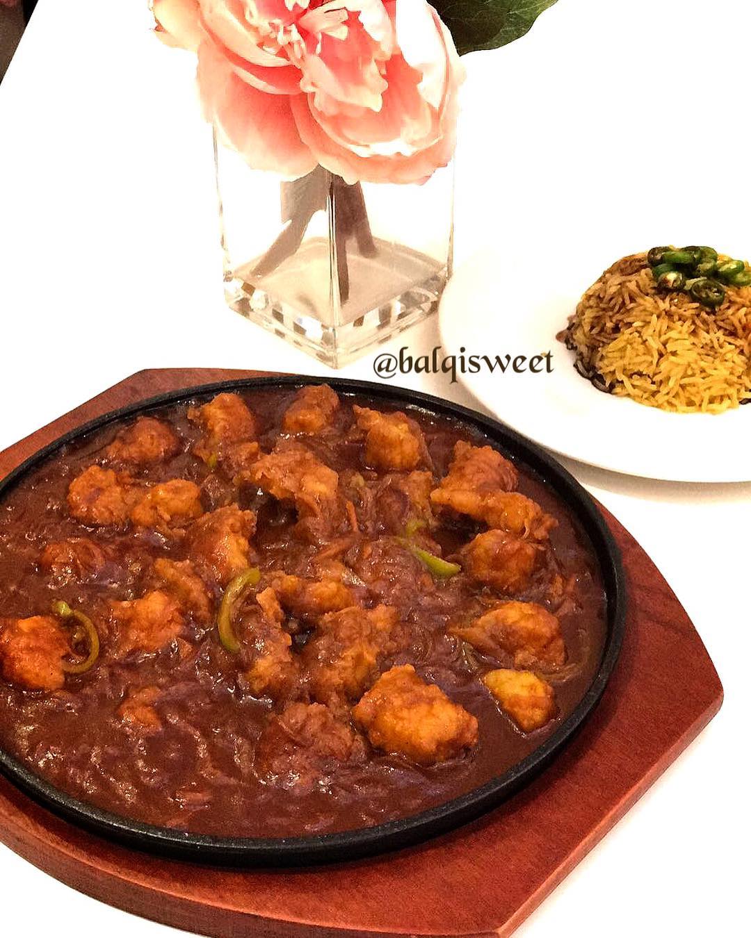 جمبري صيني
للجمبري :
ربع كيلو جمبري منظف اغمسه في بيض و بعدين اغطيه بدقيق واقلي