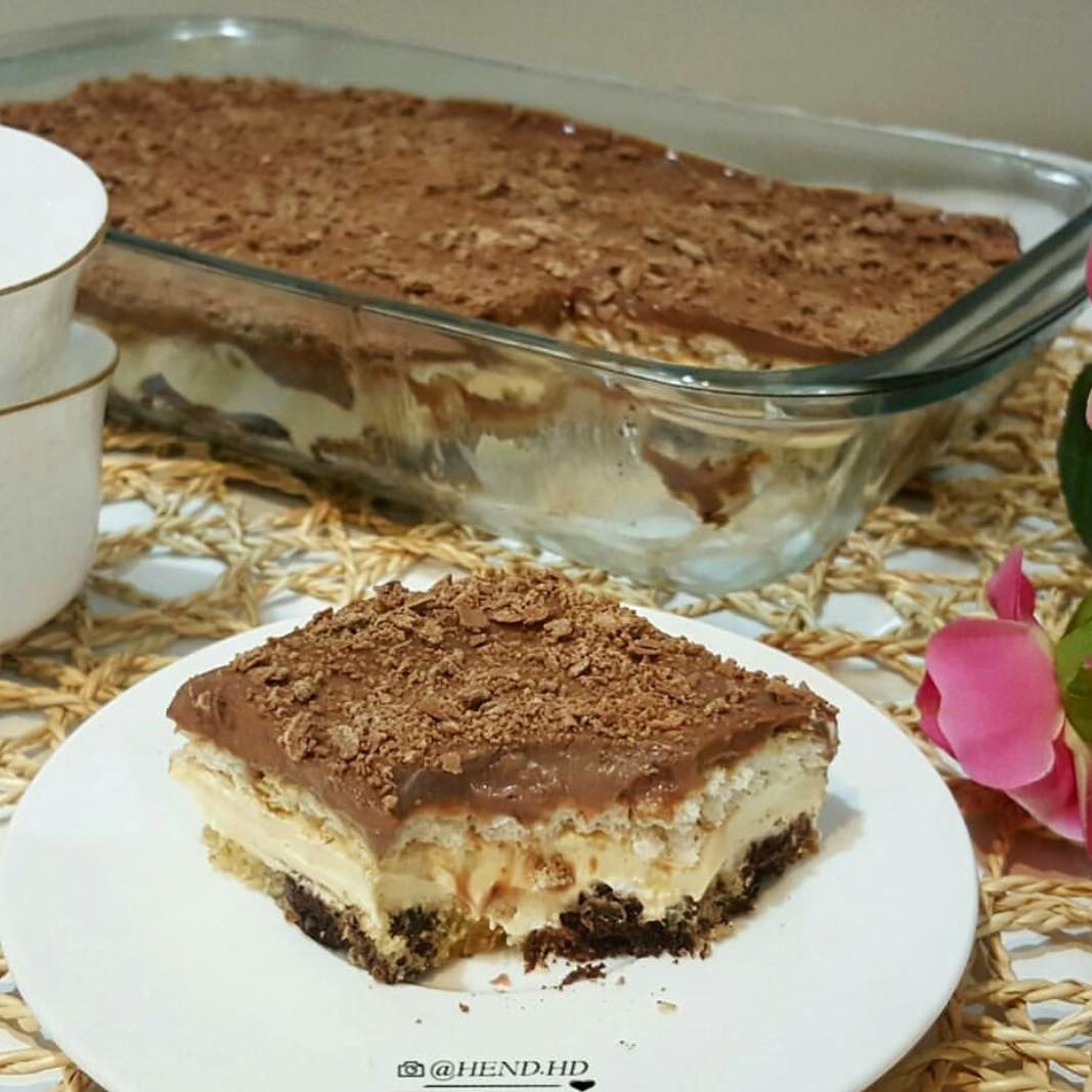 حلى النوتلا.. (استخدمت صينيه صغيره)l
1_اول طبقه
ترص في الصينيه كيك شوكولاته جاهز