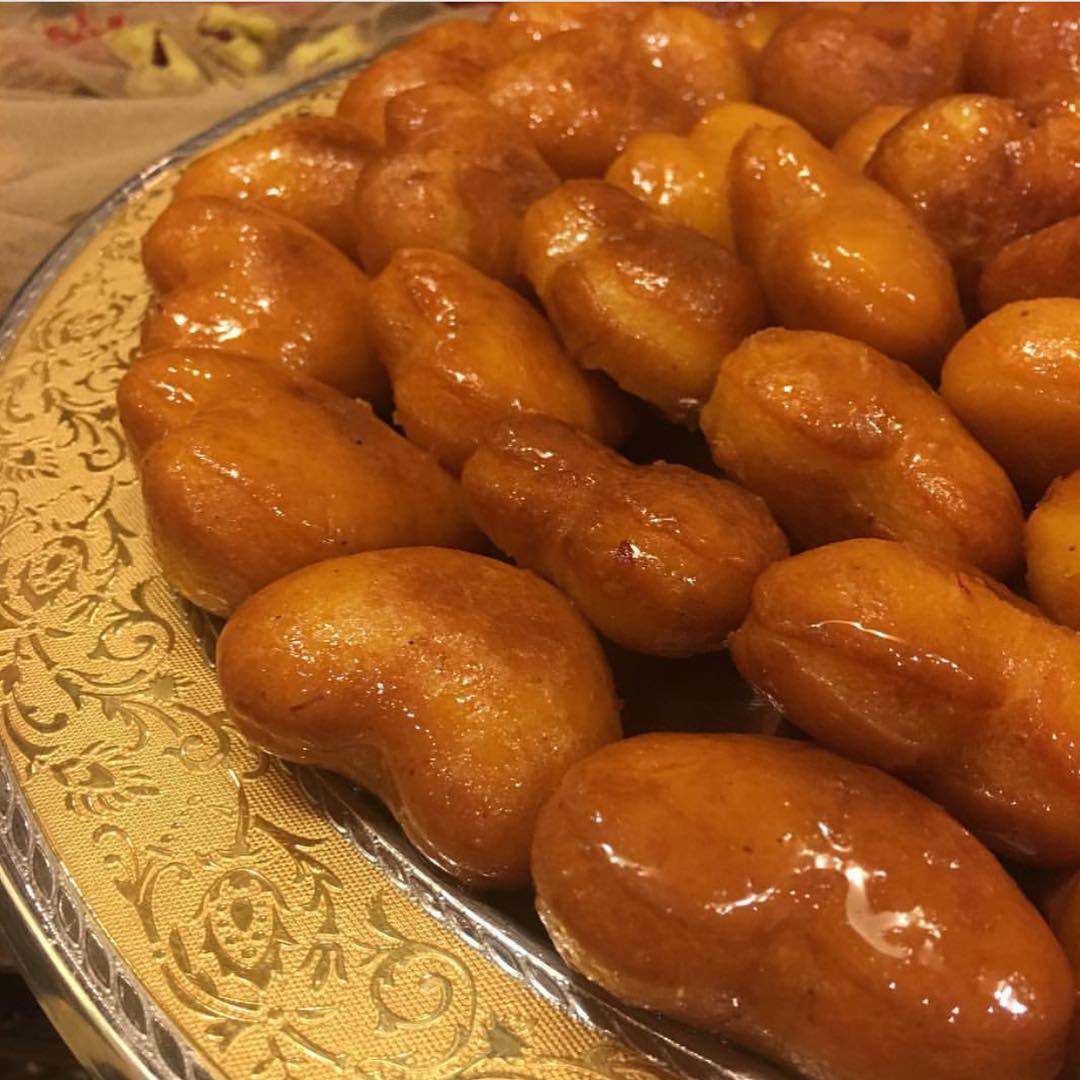 جبنية  مضبووطه ١٠٠٪‏
.
المقادير :
كوبين ونص طحين
كوب جبن فيتا
ربع كوب زيت
ربع