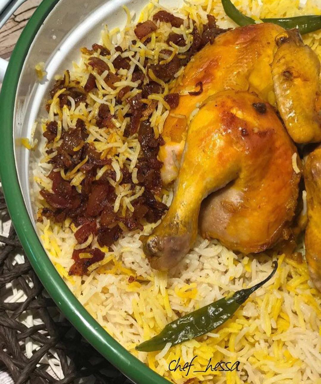 رز مناسبات١-الرز بس حطيت بالقدر بصل وزيت
وحطيت البهارات شوي عشان مايتلون
ال