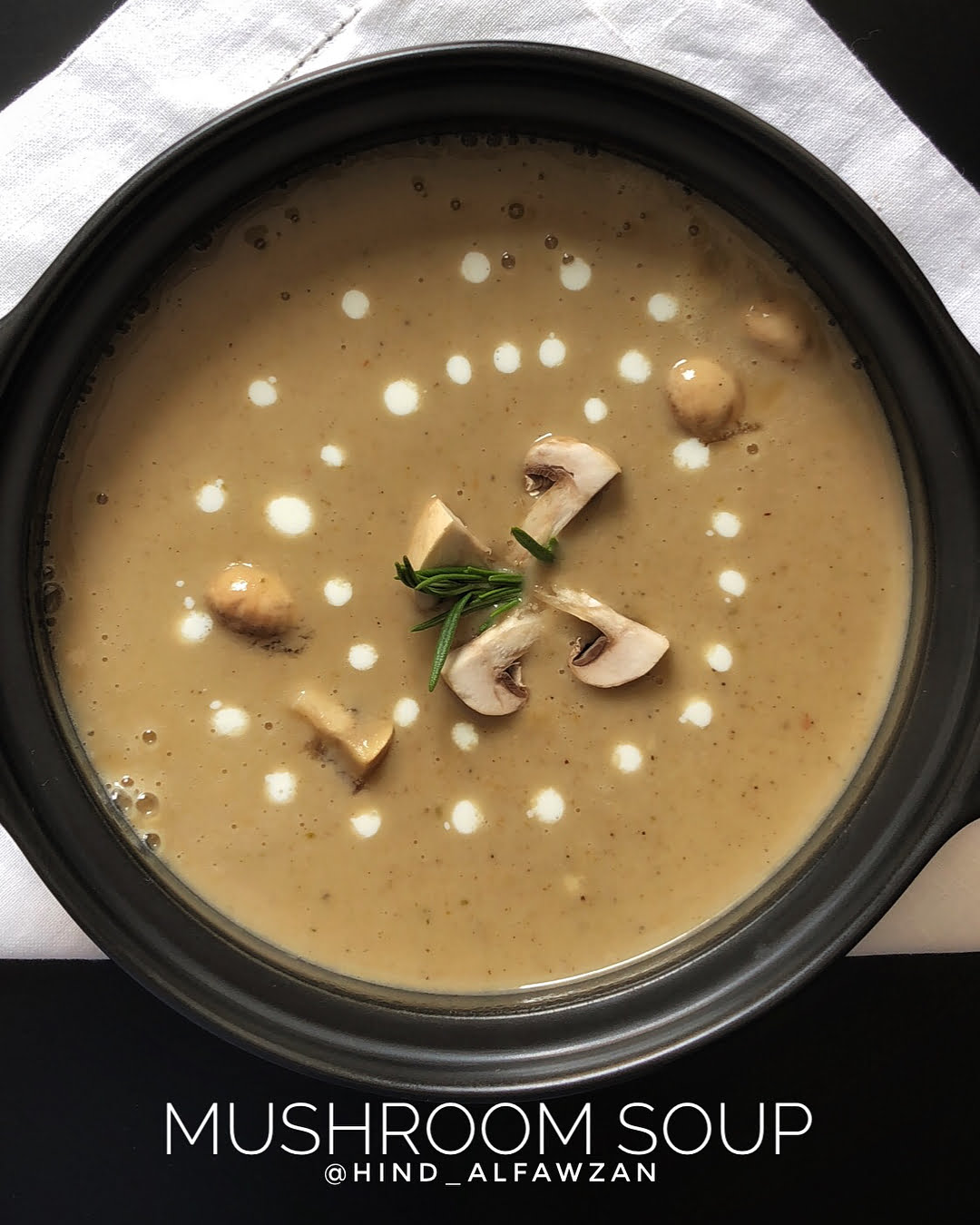 شوربة الفطر بالكريمة ..
..
لذيذة .. بقوام ثخين ممتليء بنكهة الفطر المميزة ...