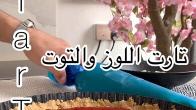 تارت اللوز
.
.الطبقة الأولى:
علبة صغيرة بسكوت ديجستف مطحون٢٥٠ غم/زبدة مذوبة