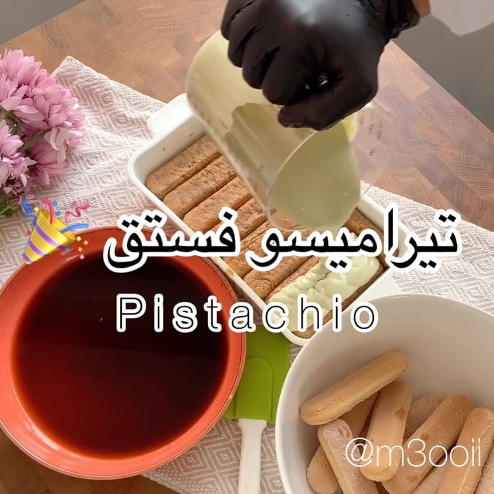 تيراميسو فستق
.
.
.المقادير:
¼علبة حليب مكثف محلى/١٠حبات جبن كريمي/صوص فستق (ب