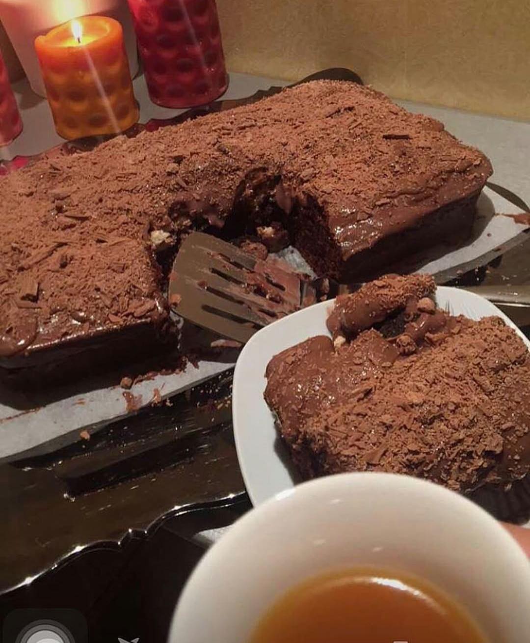 "الكيكه المحشيه
كيكه بيتي كروكر نسويها زي مو مكتوب علي الكرتون
بعد ماتتطلع الكي