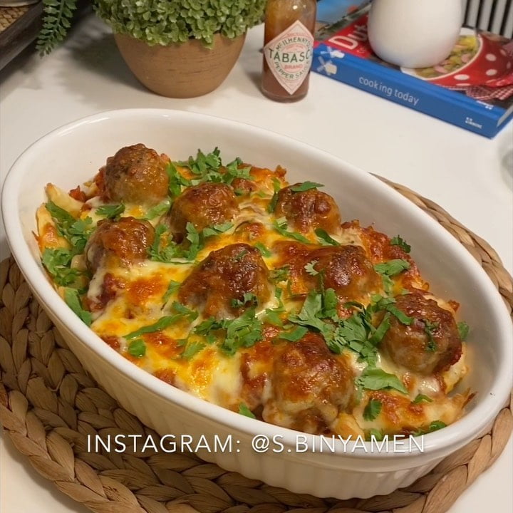أهلاً أهلاً مساء الخير
Meatball fries
وصفتنا اليوم تشبه تشيلي تشير فرايز بس غ