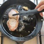 ستيك لحم مع الفطر و المعكرونه