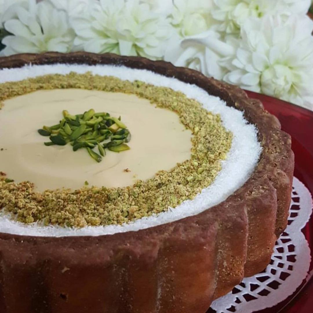 ..  الكيكة المحشية
.
المقادير/
كوبين طحين
كوب سكر
ثلاث بيضات
نص كوب زيت
قليل،من