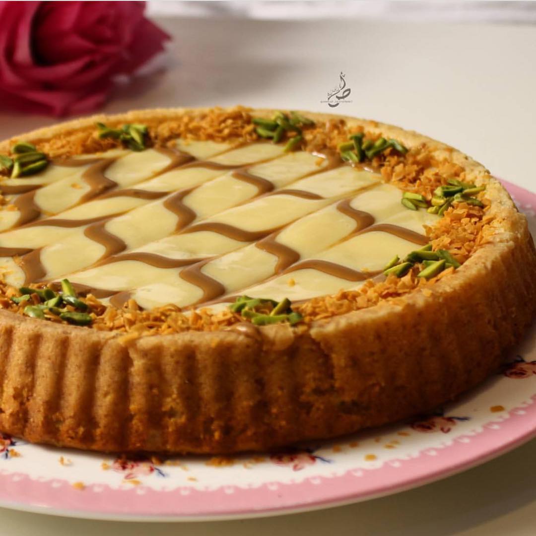 اسهل واسرع كيكة واعتبرها الكيكة المحببة للجميع
.
.
كيكة الزبادي ولما تكون على ش