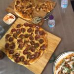 بيتزا بالصوص المشوي والدجاج المشوي