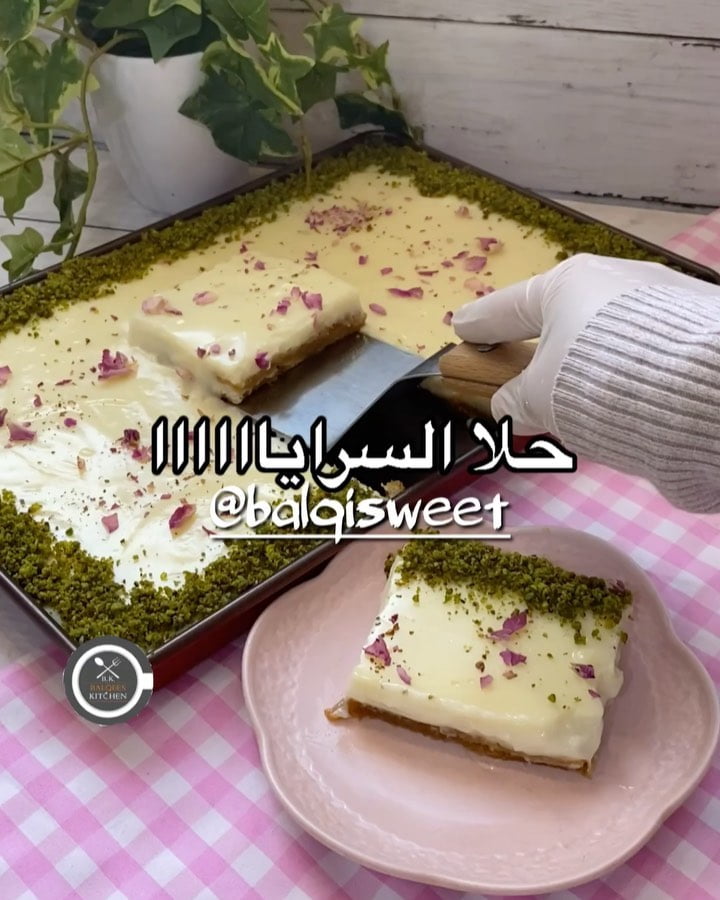 حلا الخميس بكل حبحلا عيش السرايا
في صينية احط توست وادهنه زبده من الجهتين واح