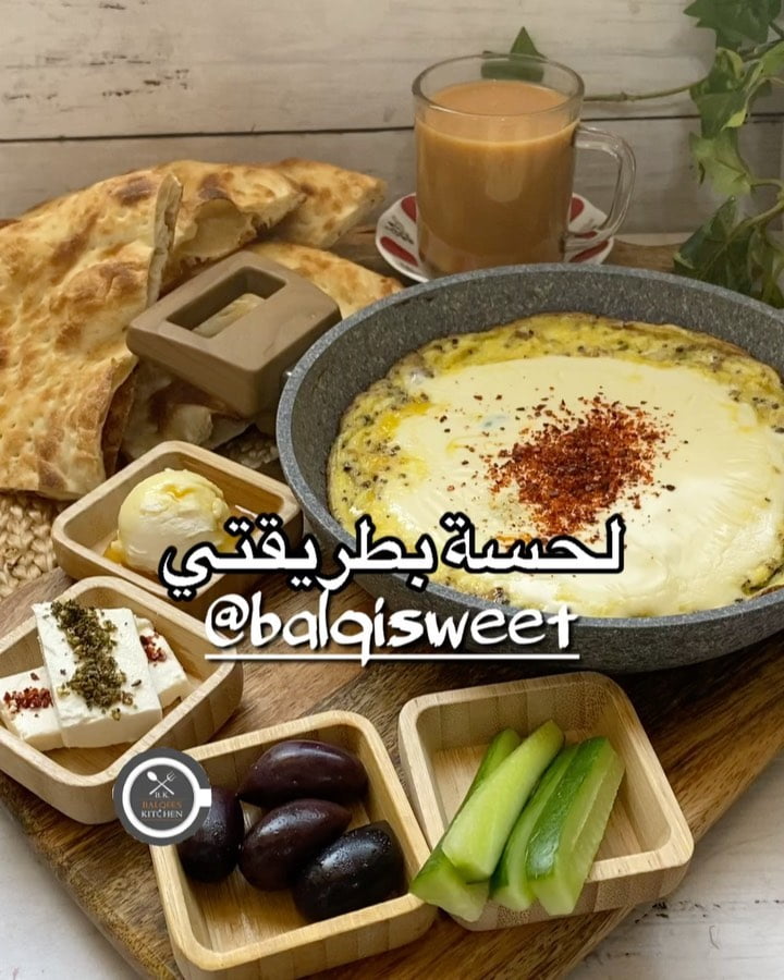 صباح الورد والفل وان شاءالله بداية سعيدة للجميع
عملت بيض للفطور اسمه ( لحسة ) م