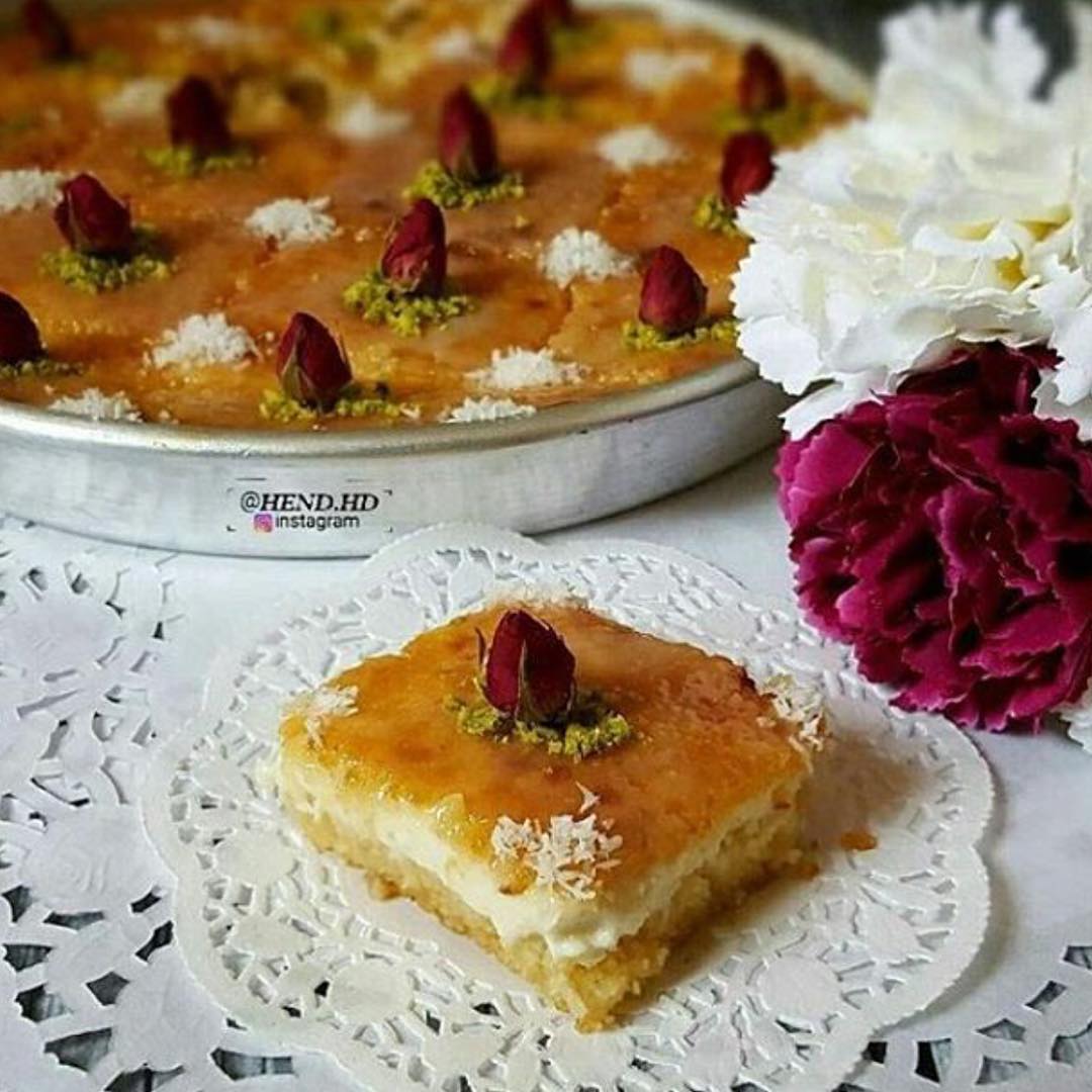اذا عجبتكم حطو لايك وتعليق جميل
.
. بسبوسة بحشوة الكيري
.
..شكلها من الداخل
_اب