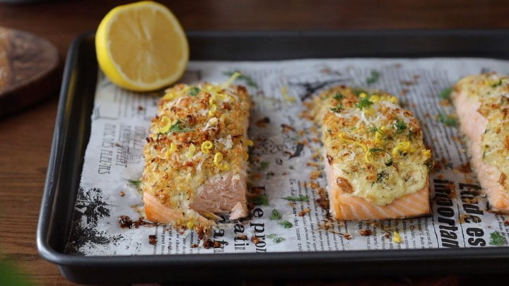 ..
-
Crusted Parmesan Salmon
سالمون بطبقه البارميزان المقرمشة
من الذ و ارهب وص