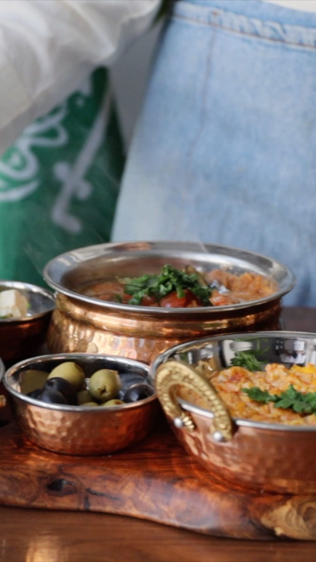 ..
-
كُل عام و المملكة  تعانق السّماء مجدًا ، ويحضن السّحاب فخرًا وعزًا ، دُمت ح