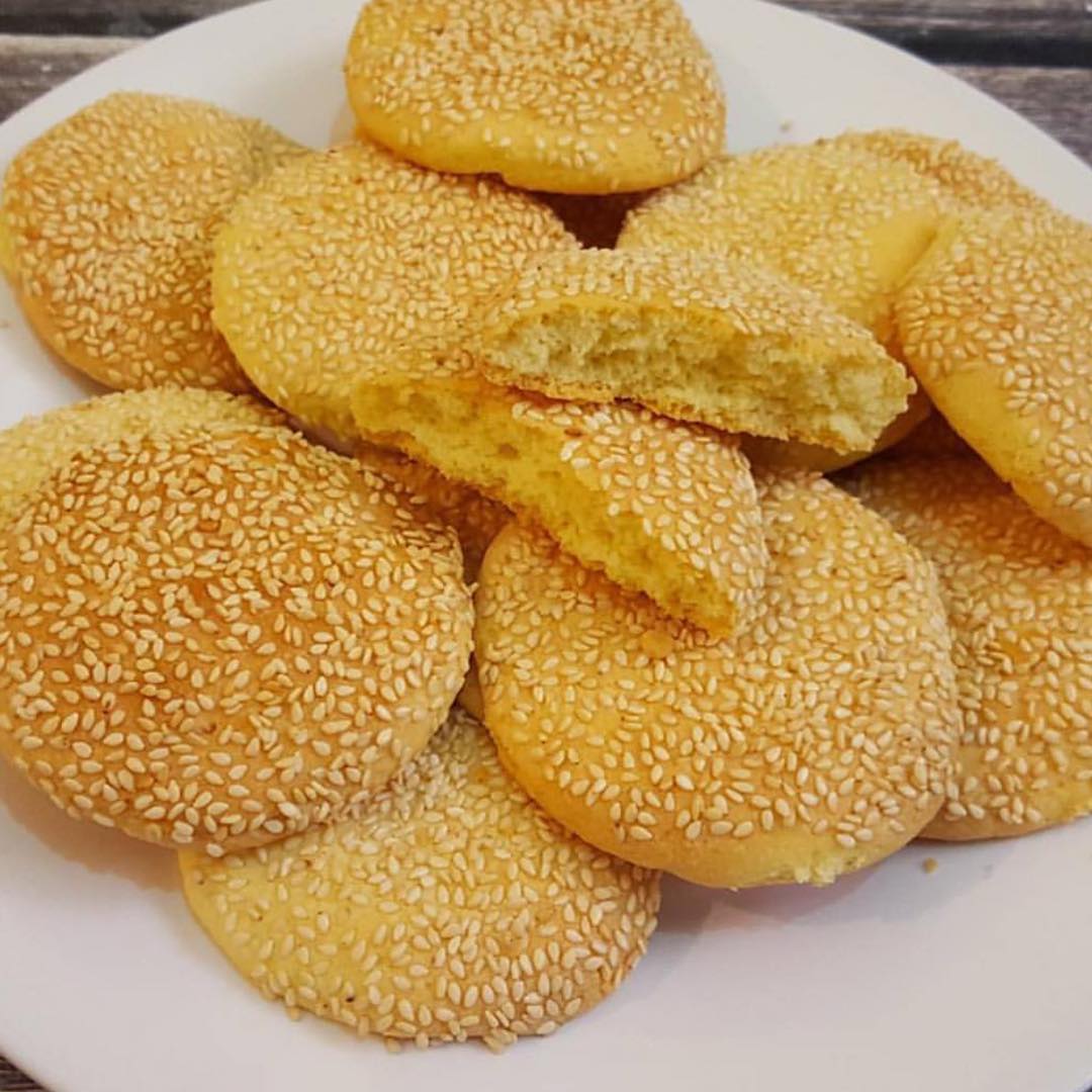 حساب .​
..طريقة الشابورة
.
.
.
.
المقادير
3 حبات  بيض
كاس الاربع زيت
كاس سك