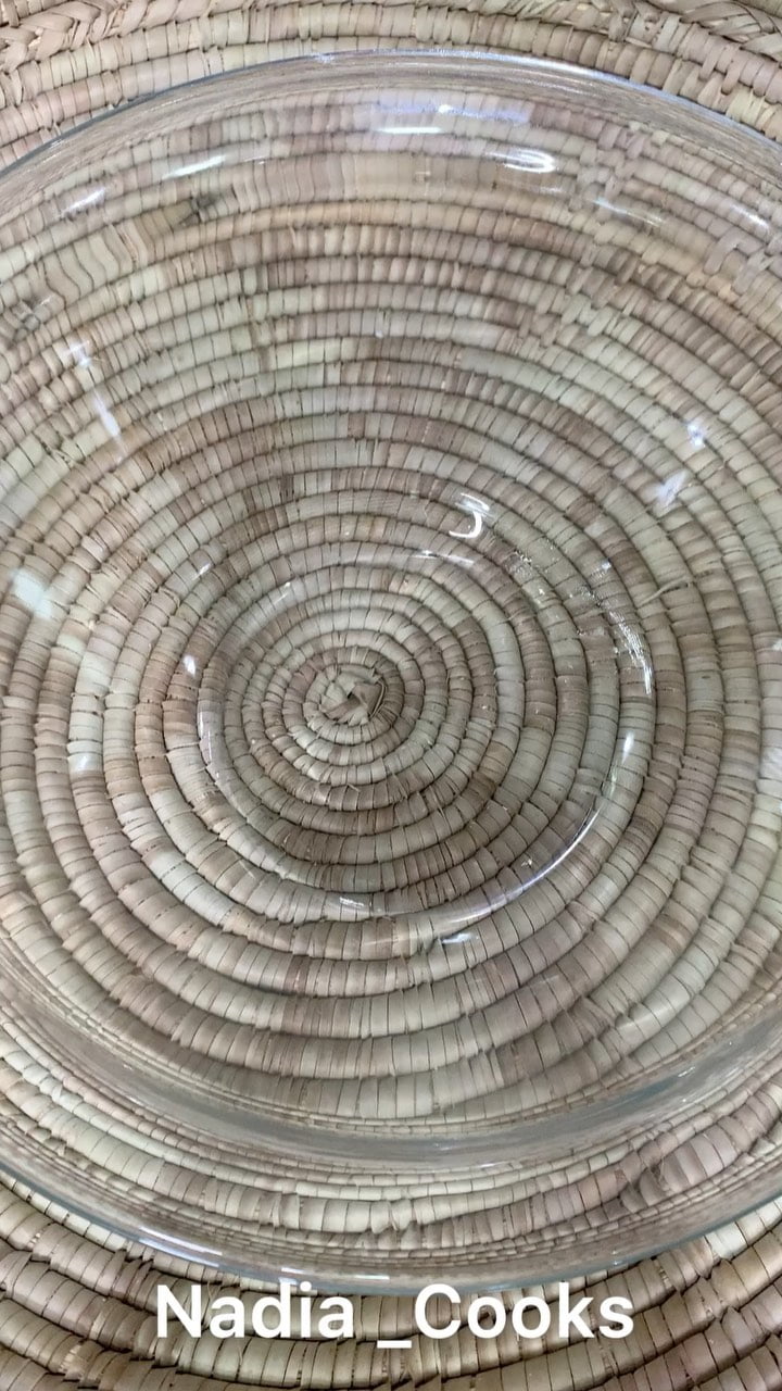 الخبز له عدة طرق ومكونات وكلهم لذيذين
ثلاث اكواب طحين متعدد الاستعمالات.
او تخلط