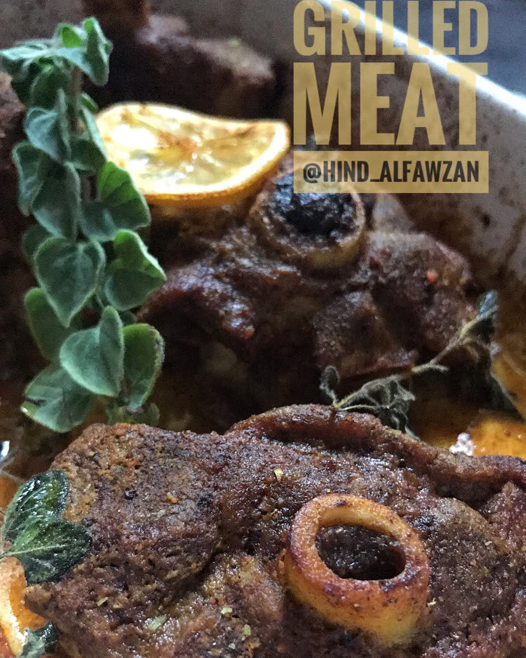 ..
لحم مشوّي في الفرن
قطعٌ طازجة .. من لحم الضأن .. مُتبلة ومطهوة على مهل ..
طر