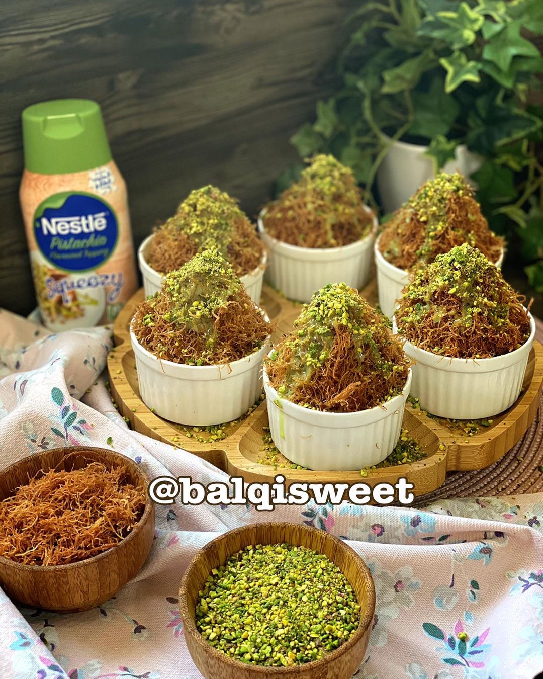 عملتها عالسناب وحبيت اشارككم الوصفة لانها فناااانة
رز بالحليب المركز والكنافة
ن
