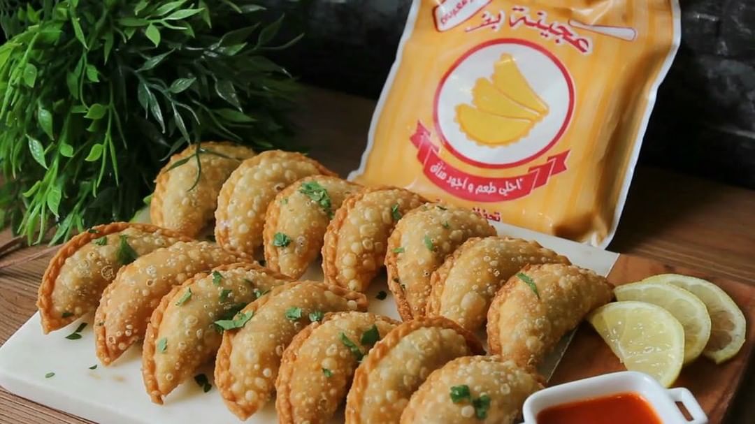 وصفتنا اليوم لذيذة ومقرمشة
استخدمت فيها عجينة بف ستار اتعب واقول لذييييذة وخفيف