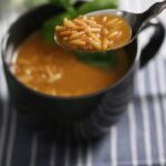 شوربة الاورزو بالطماطم والبصل المشوي