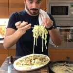 صدر الدجاج المحشي بالجبنه مع صلصة المشروم