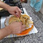 فطاير سبانخ بعجينة زيت الزيتون