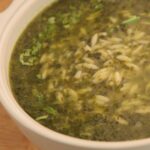شوربة السبانخ مع لسان العصفور