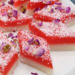 حلاوة السميد الملونة