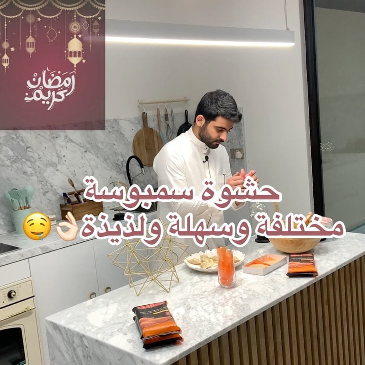 سمبوسة بحشوة الجبنة مع الخضار
.
.
جبنة بيضاء مالحة اضفت عليه شبت ونعناع
—
اضيف