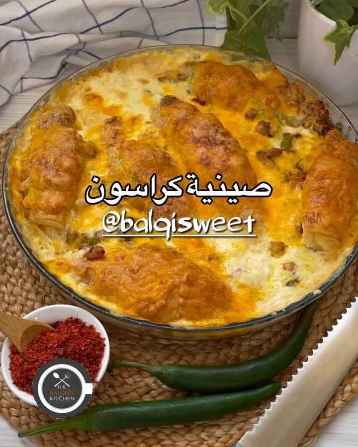 صينية كراسون والطعم ولا احلى
الطريقة :
في تاوة عالنار اضع دجاج وزبدة واحمس جيدا