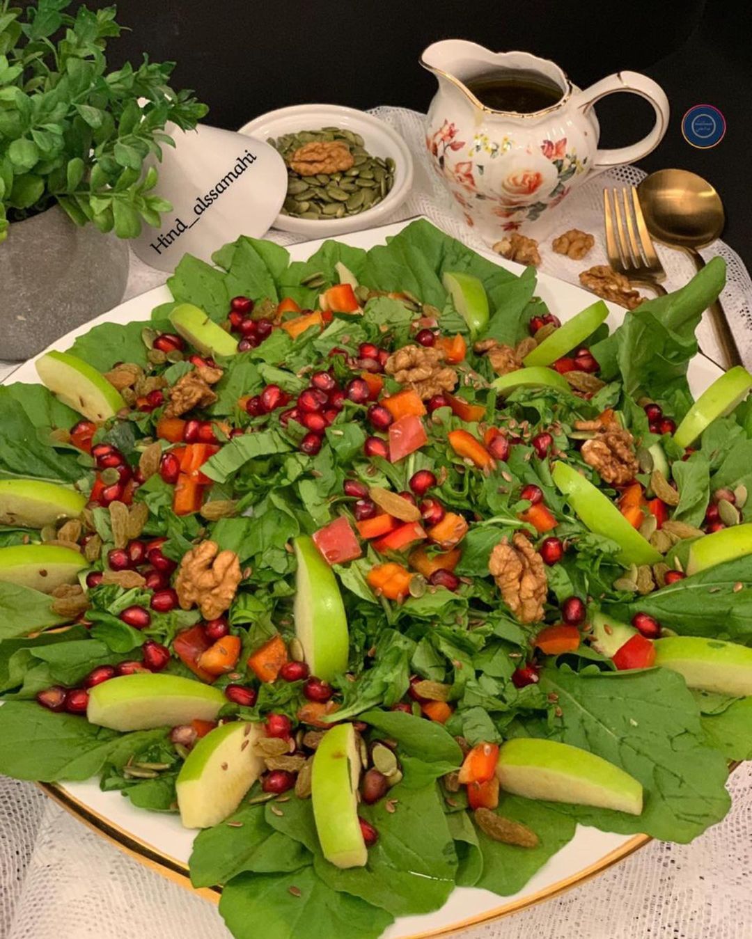 تحبون السلطة على الفطور او السحور؟؟؟
حنا على السحور
سلطة الجرحير الصحيه بالفواك