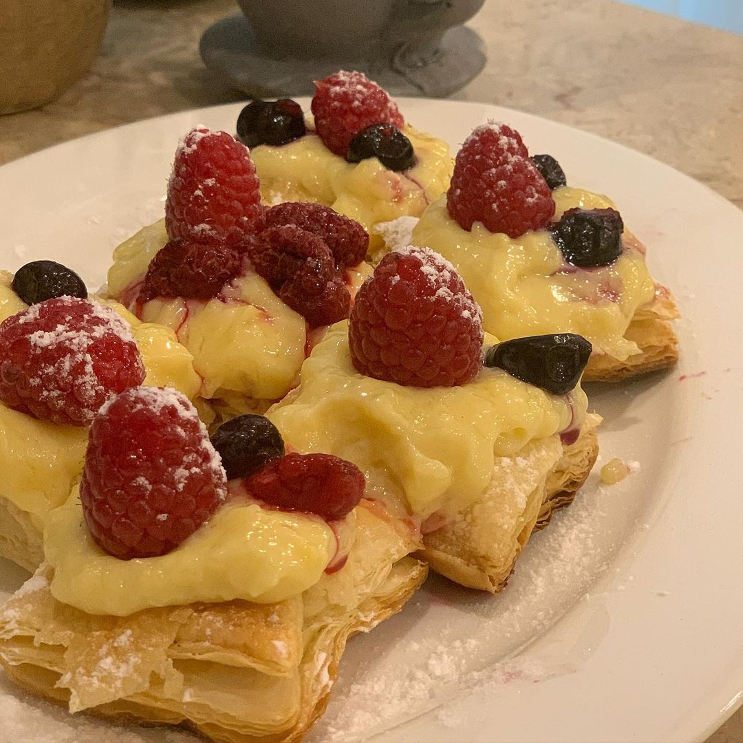.كسترد للحشوات :
.
ربع كوب نشا نص كوب سكر مذوبين بنص كوب حليب بارد ونضيف صفار